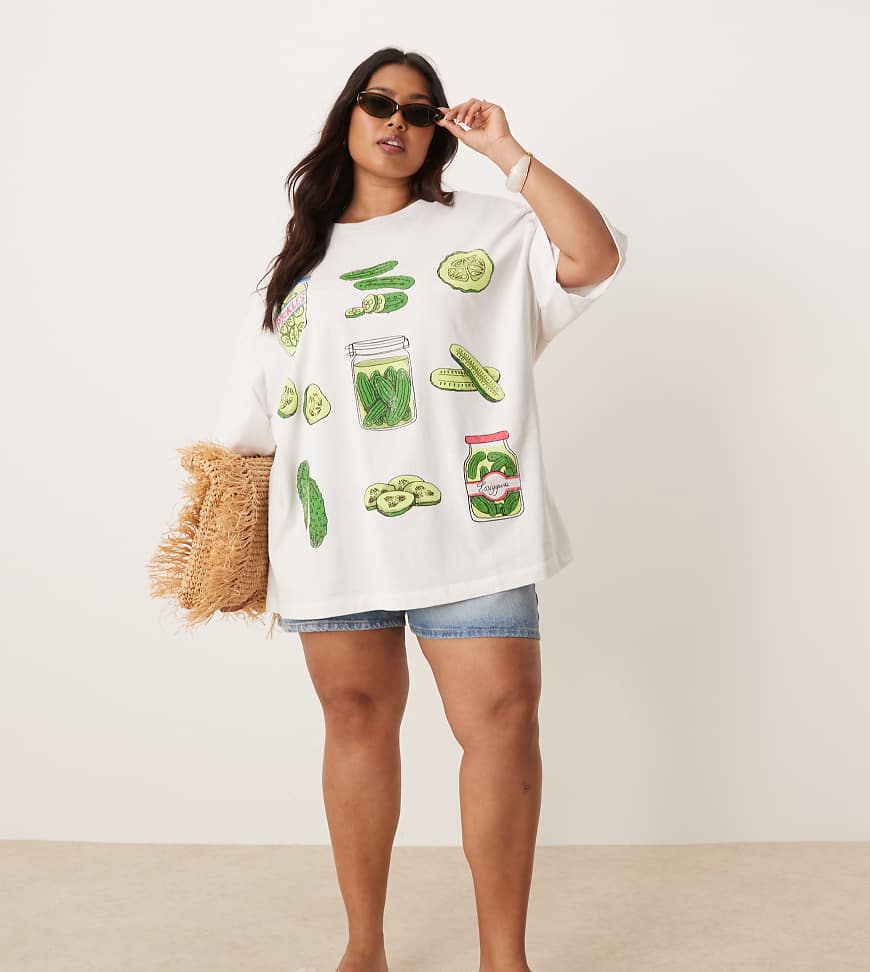 ASOS DESIGN Curve - Oversize-T-Shirt in Weiß mit Essiggurken-Grafikprint ASOS DESIGN Curve - Oversize-T-Shirt in Weiß mit Essiggurken-Grafikprint von ASOS Curve