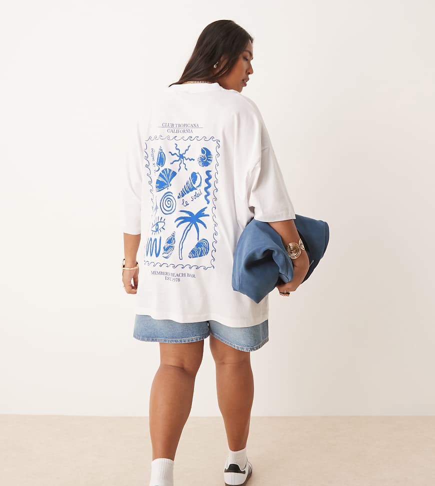 ASOS DESIGN Curve - Oversize-T-Shirt in Weiß mit Muschel-Grafik auf dem Rücken von ASOS Curve