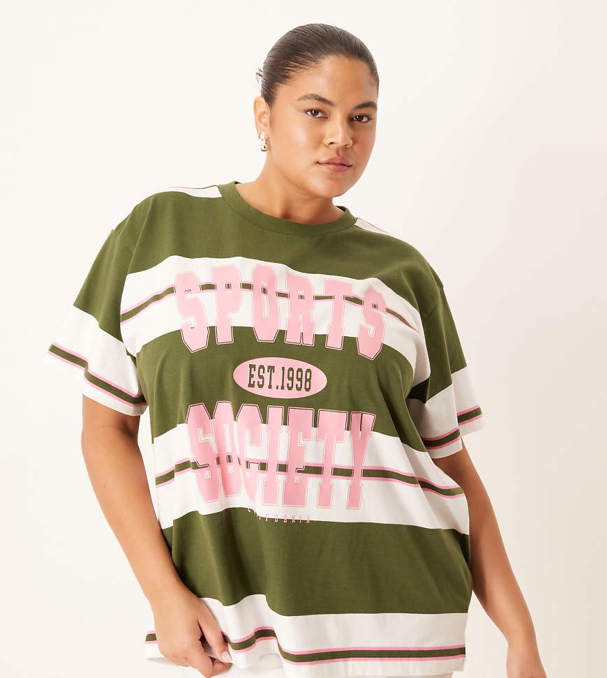 ASOS DESIGN Curve - Oversize-T-Shirt in gestreiftem Grün mit „Sports Society"-Print von ASOS Curve