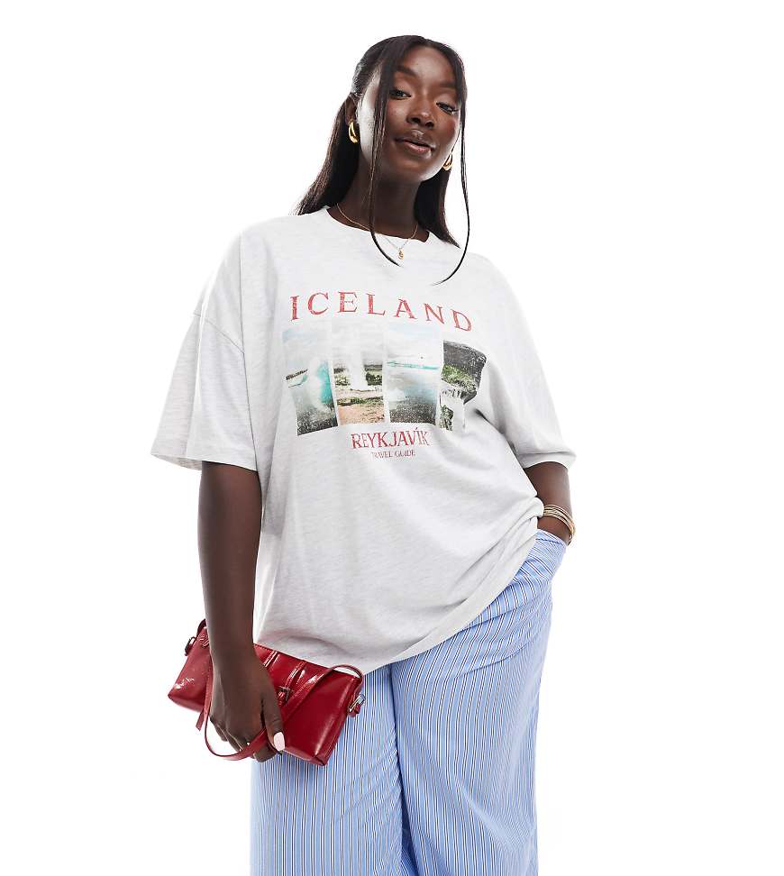 ASOS DESIGN Curve - Oversize-T-Shirt in meliertem Eisgrau mit „Iceland"-Grafikprint-Weiß ASOS DESIGN Curve - Oversize-T-Shirt in meliertem Eisgrau mit „Iceland"-Grafikprint-Weiß von ASOS Curve