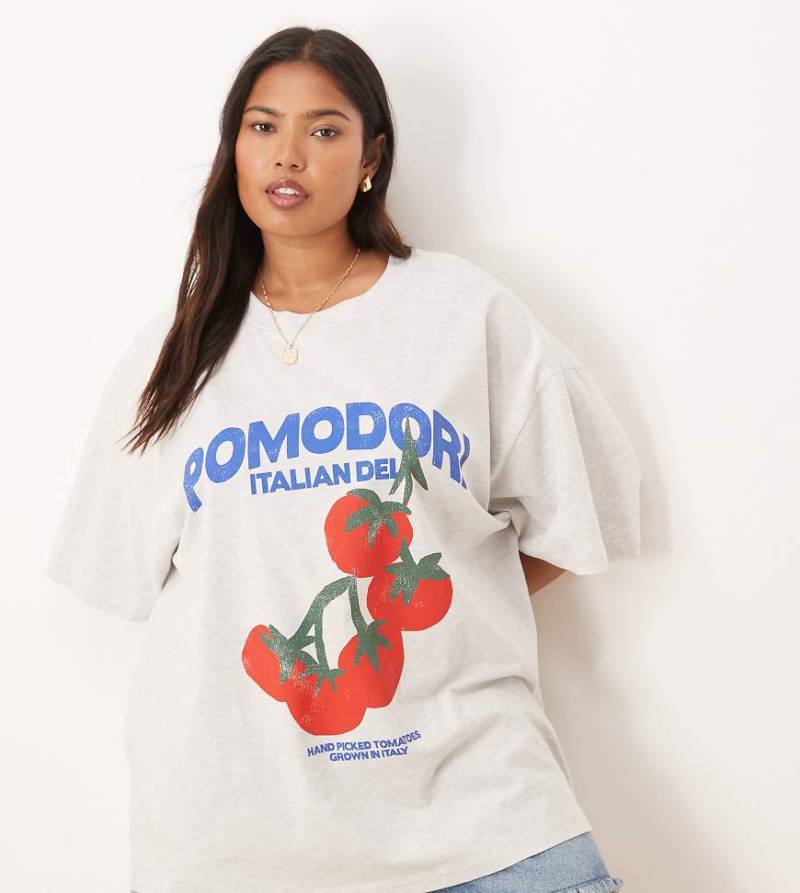 ASOS DESIGN Curve - Oversize-T-Shirt in meliertem Eisgrau mit „Pomodoro"-Tomaten-Print ASOS DESIGN Curve - Oversize-T-Shirt in meliertem Eisgrau mit „Pomodoro"-Tomaten-Print von ASOS Curve