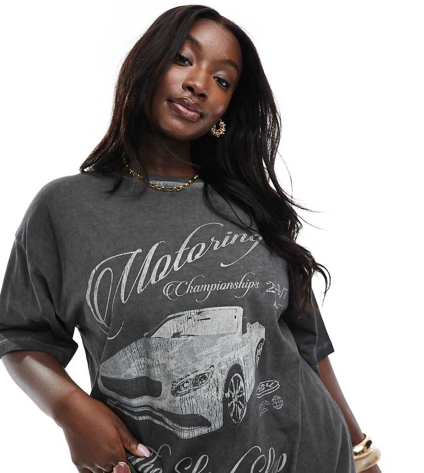 ASOS DESIGN Curve - Oversize-T-Shirt in verwaschenem Anthrazit mit „Motoring"-Auto-Print-Schwarz ASOS DESIGN Curve - Oversize-T-Shirt in verwaschenem Anthrazit mit „Motoring"-Auto-Print-Schwarz von ASOS Curve