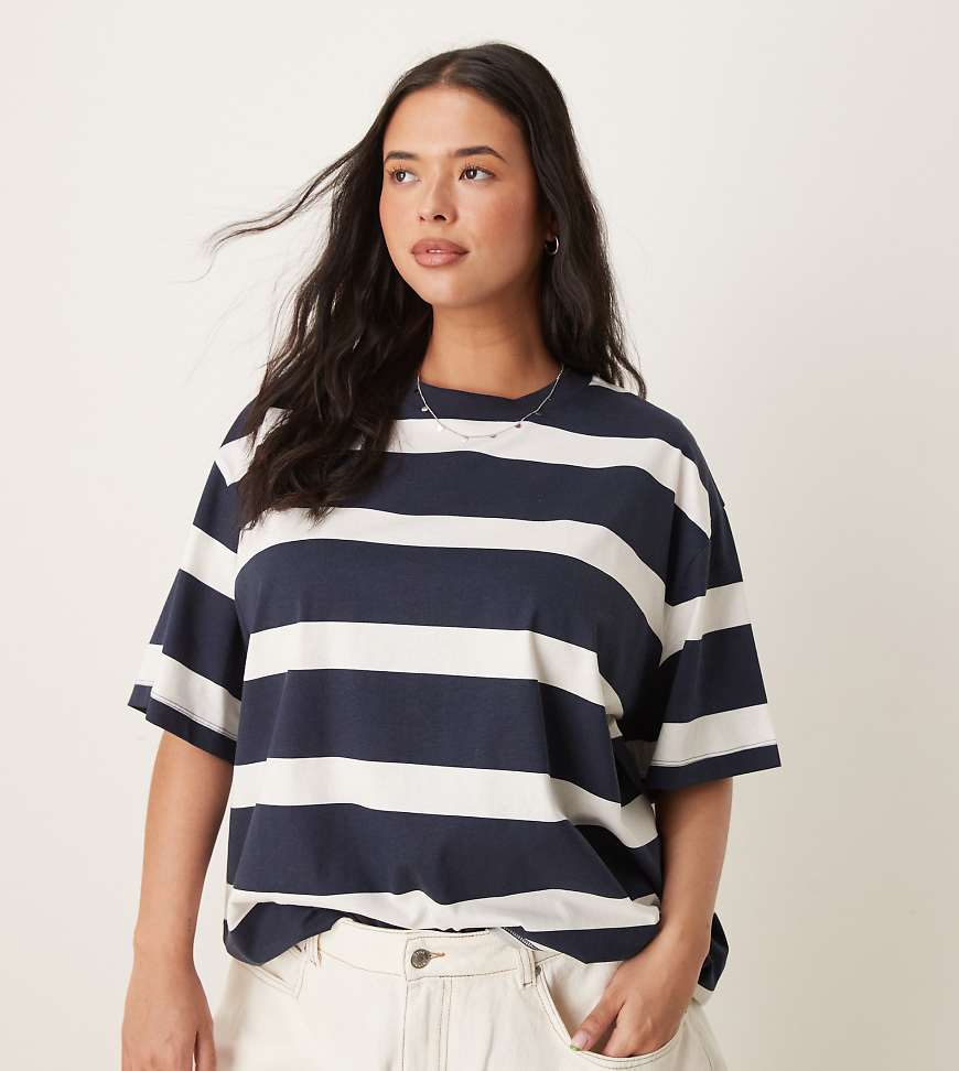 ASOS DESIGN Curve - Oversize-T-Shirt mit Streifen in Marineblau und Weiß von ASOS Curve