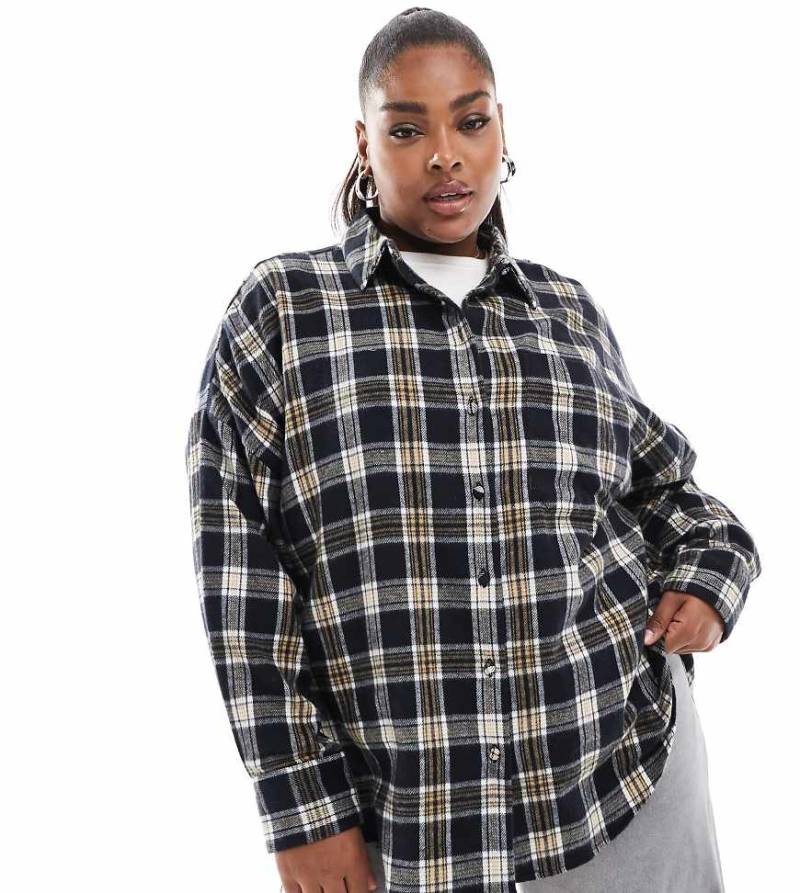 ASOS DESIGN Curve - Oxford-Hemd aus Flanell in Schwarz und Cremeweiß kariert-Bunt von ASOS Curve