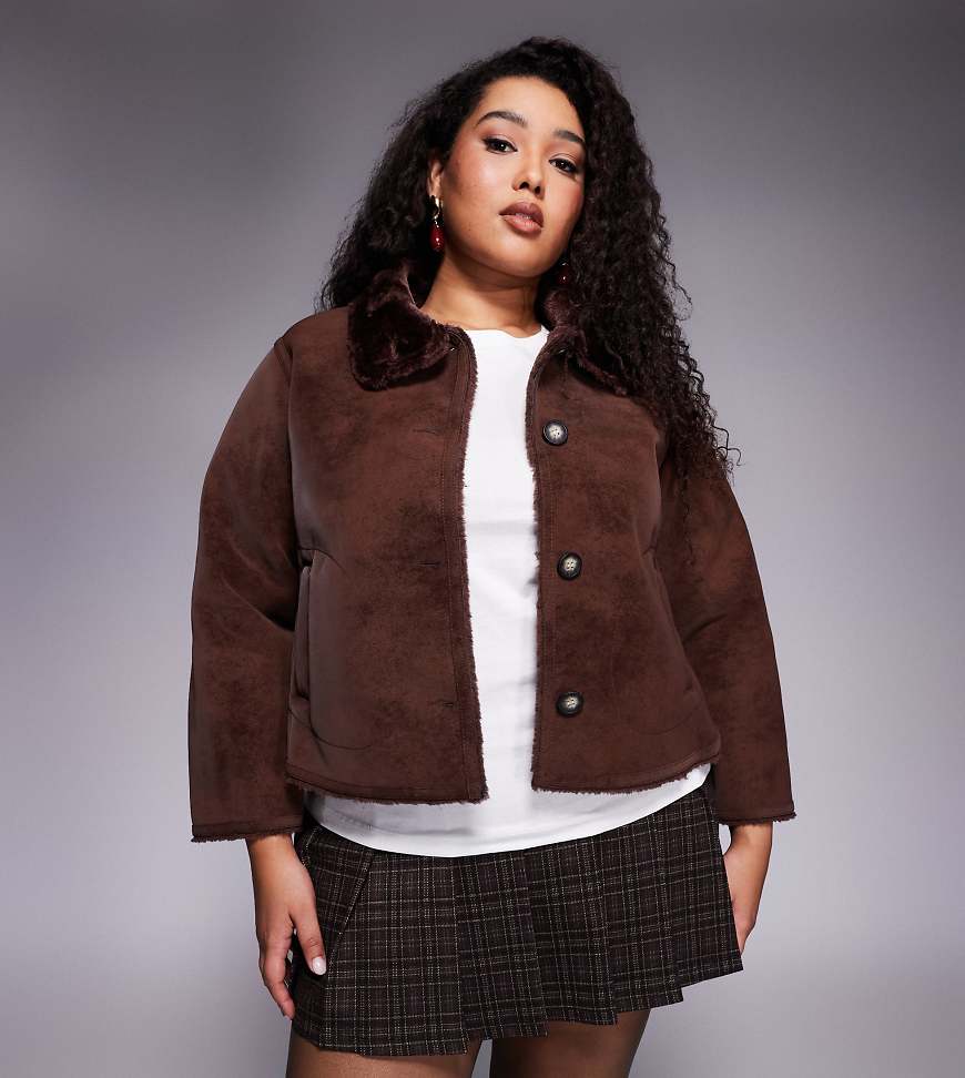 ASOS DESIGN Curve - Plissierter, angerauter Mini-Skort in Schokobraun mit Karomuster-Bunt von ASOS Curve