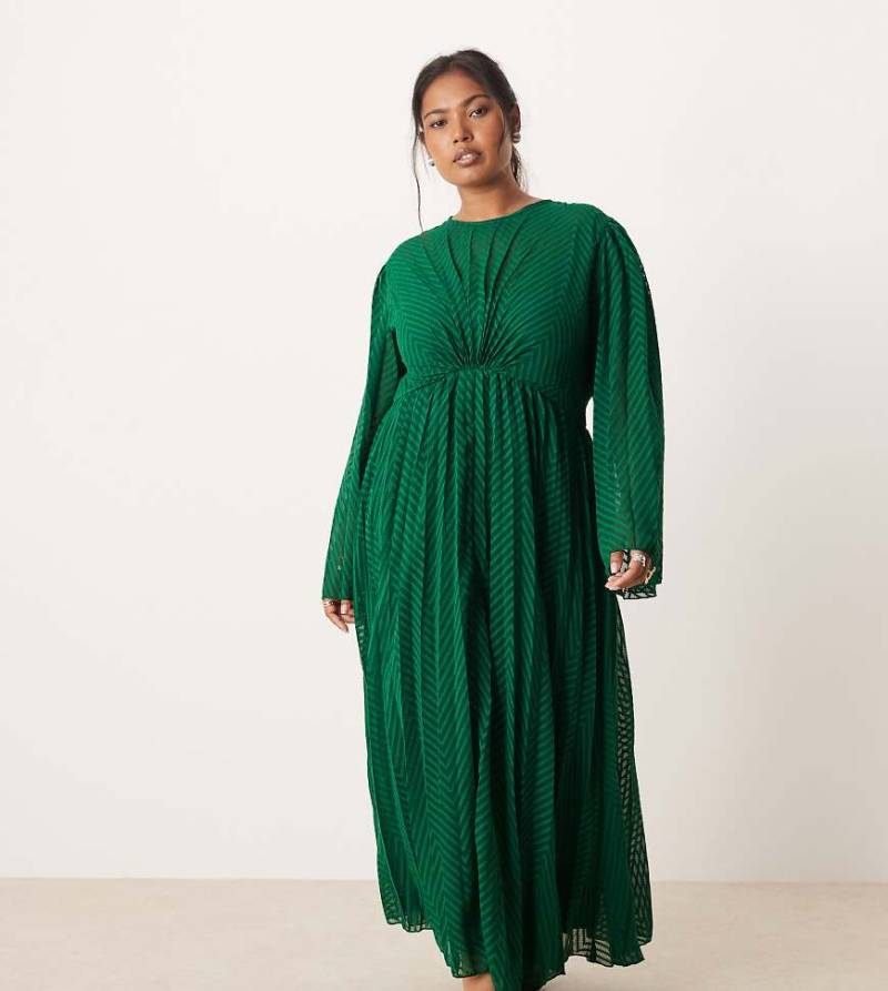 ASOS DESIGN Curve - Plissiertes, hinten gebundenes Chiffon-Midikleid in Grün mit Trompetenärmeln und Winkelstreifenmuster von ASOS Curve