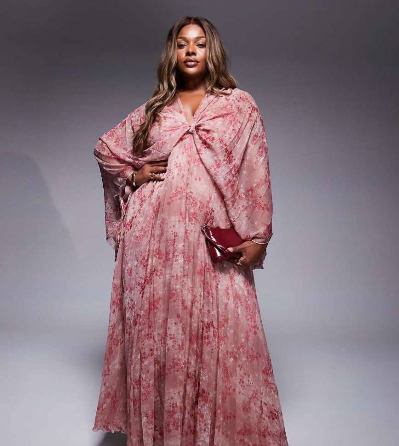 ASOS DESIGN Curve - Plissiertes Maxikleid aus Chiffon in Rosa geblümt mit verdrehtem Detail vorne-Bunt von ASOS Curve