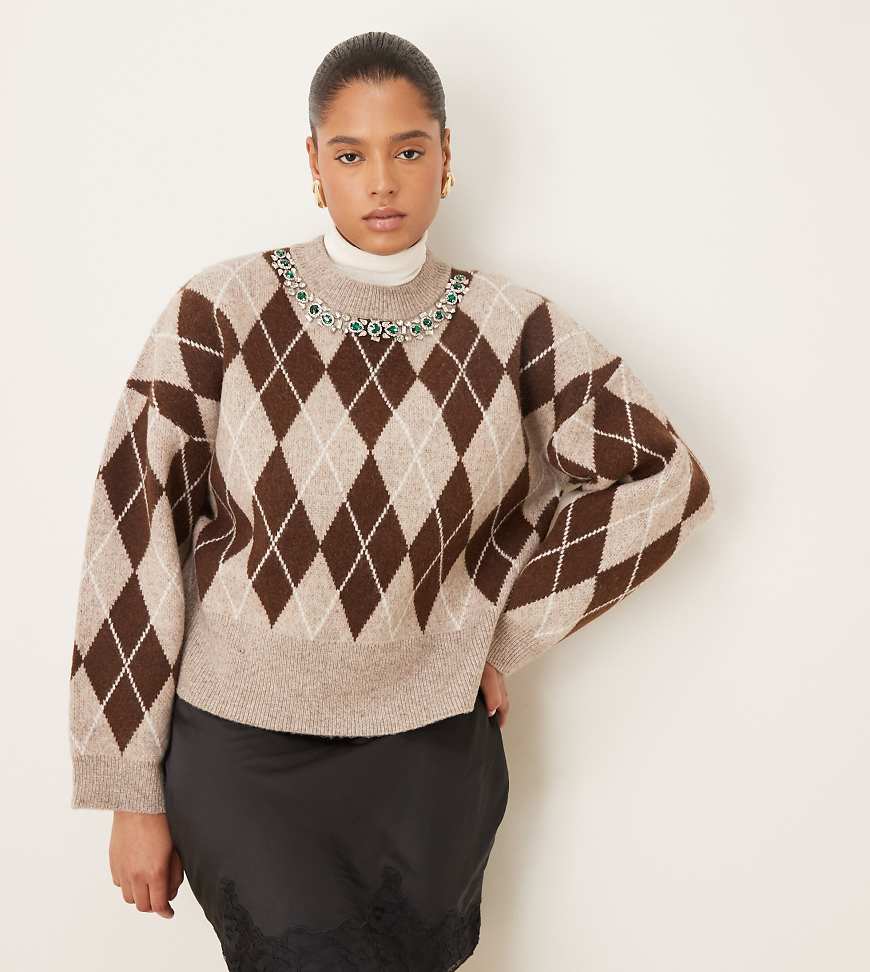 ASOS DESIGN Curve - Pullover in Braun mit Rautenmuster am Ausschnitt-Brown von ASOS Curve