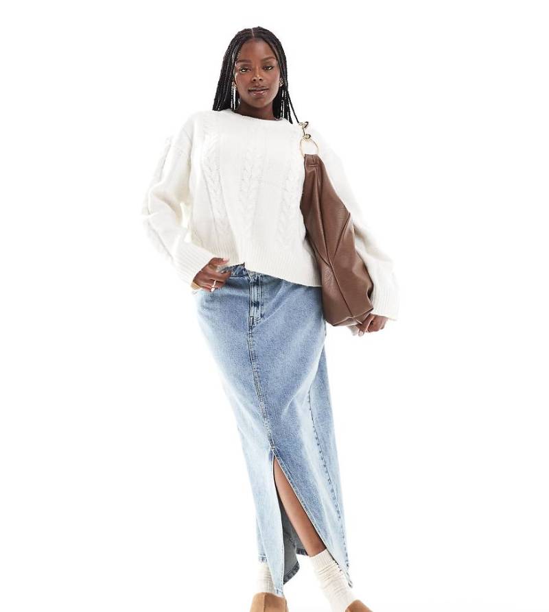 ASOS DESIGN Curve - Pullover in Cremeweiß mit Zopfmuster und Rundhalsausschnitt von ASOS Curve
