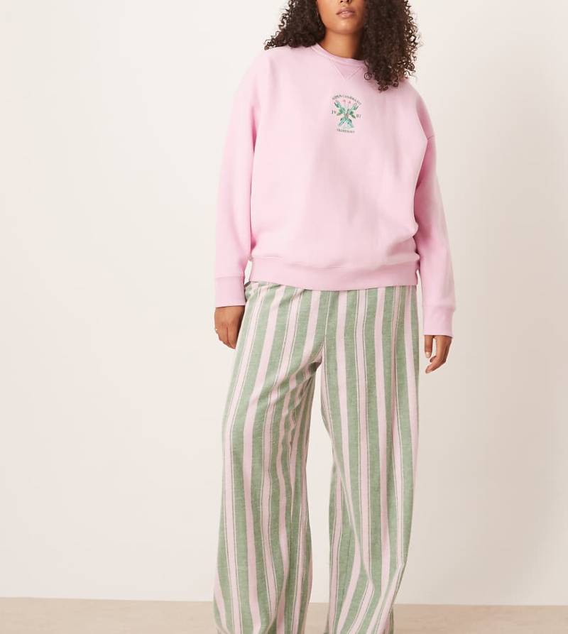 ASOS DESIGN Curve - Pyjama-Set aus Jersey-Sweatshirt mit Logo und gewebter Hose mit Streifen in Rosa und Grün-Bunt ASOS DESIGN Curve - Pyjama-Set aus Jersey-Sweatshirt mit Logo und gewebter Hose mit Streifen in Rosa und Grün-Bunt von ASOS Curve