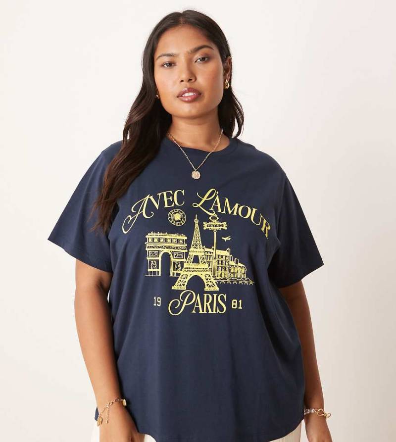 ASOS DESIGN Curve - Regulär geschnittenes T-Shirt in Marineblau mit „L'amour Paris"-Grafik von ASOS Curve