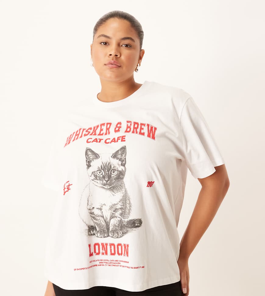 ASOS DESIGN Curve - Regular Fit T-Shirt in Weiß mit „Cat Cafe"-Motivprint von ASOS Curve
