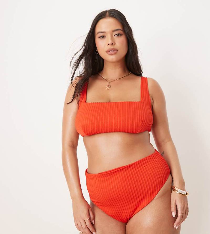 ASOS DESIGN Curve - Riddy - Gerippte Bikinihose in Rot mit hohem Beinausschnitt und hohem Bund-Rosa von ASOS Curve
