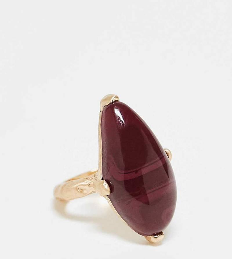 ASOS DESIGN Curve - Ring in polierter Goldoptik mit eingefasstem Halbedelstein-Goldfarben von ASOS Curve
