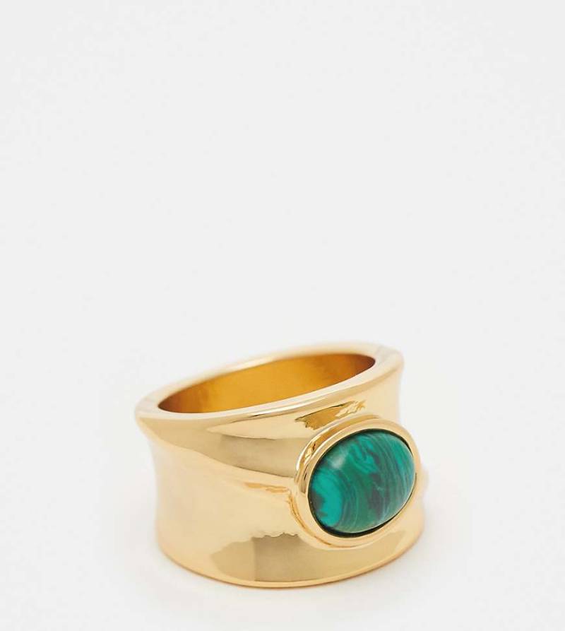ASOS DESIGN Curve - Ring mit 14-Karat-Vergoldung und Malachit-Detail-Goldfarben von ASOS Curve