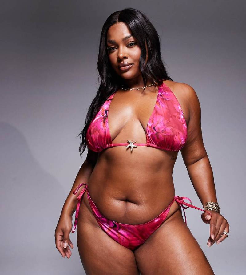 ASOS DESIGN Curve - Rio - Seitlich gebundene Bikinihose in Rosa mit Blumenmuster von ASOS Curve