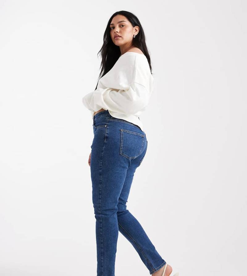 ASOS DESIGN Curve - Skinny-Jeans in Mittelblau von ASOS Curve