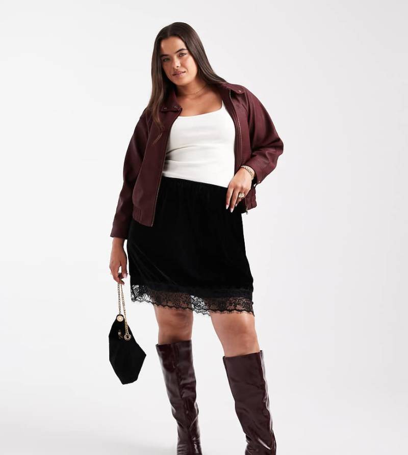 ASOS DESIGN Curve - Samt-Minirock in Schwarz mit Spitzenborte von ASOS Curve