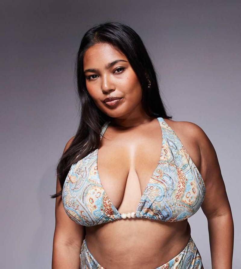 ASOS DESIGN Curve - Sarah - Triangel-Bikinioberteil mit hohem Trägeransatz und Schalmuster-Bunt von ASOS Curve