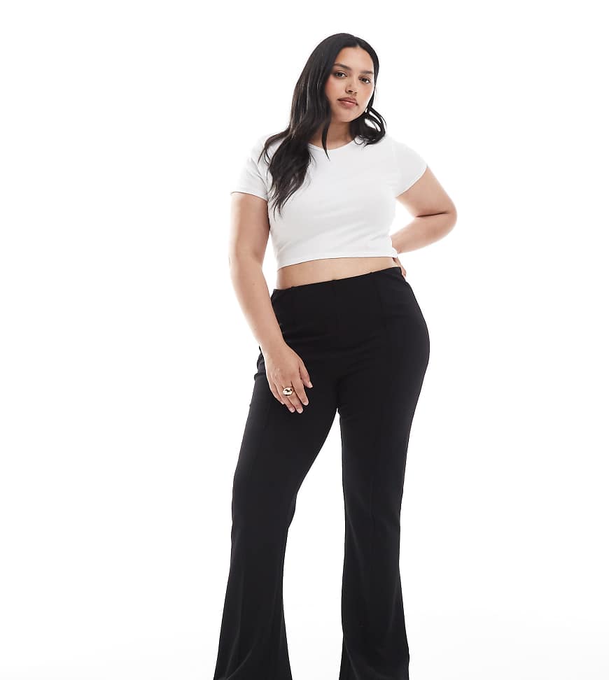 ASOS DESIGN Curve - Schlaghose aus Ponte in Schwarz mit Nadelstreifen von ASOS Curve