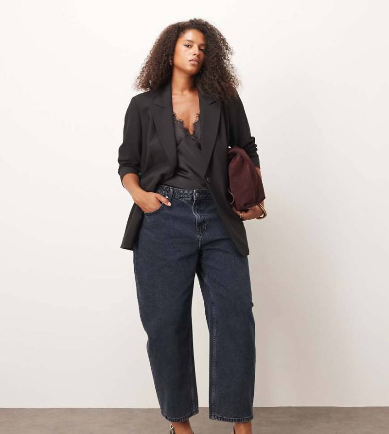 ASOS DESIGN Curve - Schmal geschnittene Jeans in Blau-Schwarz mit abgerundetem Beinschnitt-Marineblau von ASOS Curve