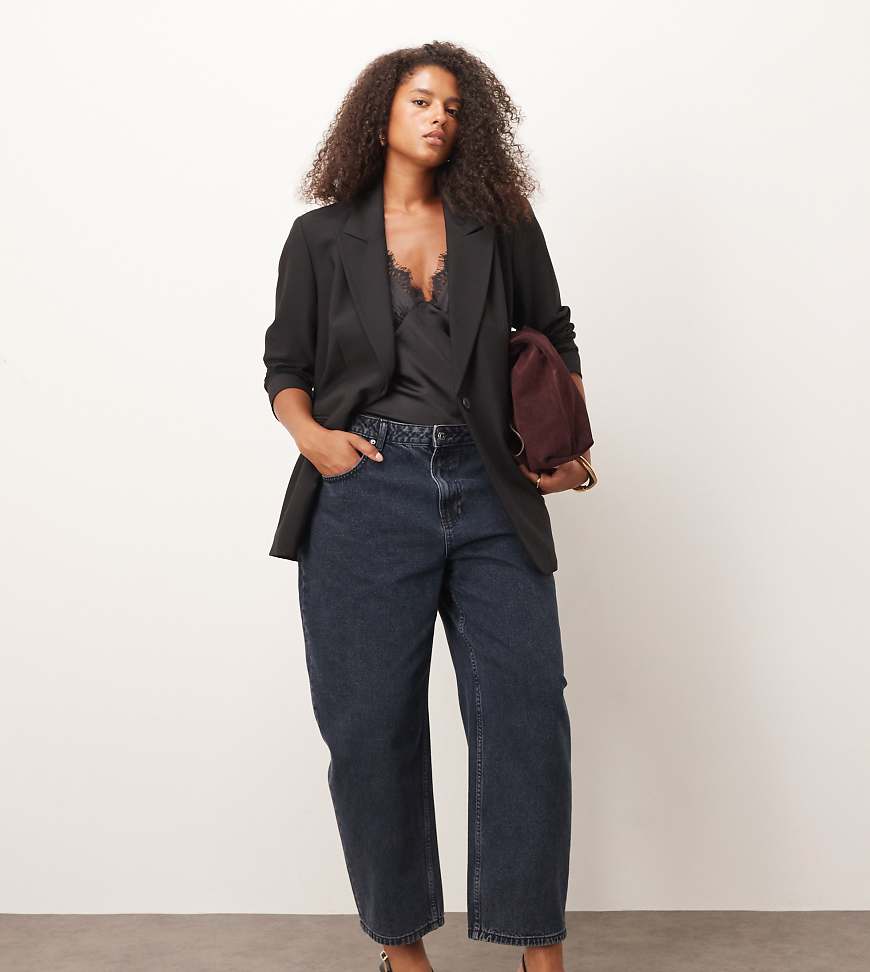 ASOS DESIGN Curve - Schmal geschnittene Jeans in Blau-Schwarz mit abgerundetem Beinschnitt-Marineblau von ASOS Curve
