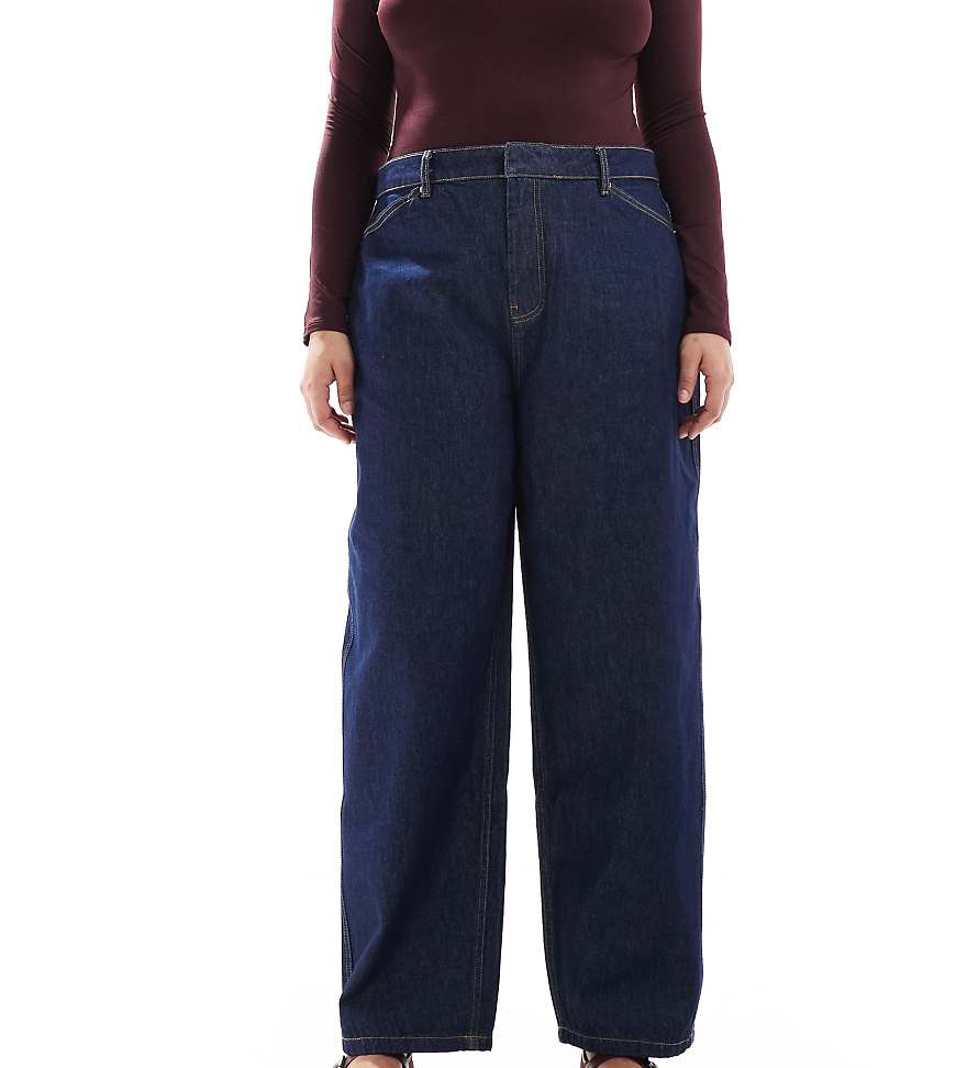 ASOS DESIGN Curve - Schmal geschnittene Jeans in Rinse-Waschung mit abgerundetem Beinschnitt-Marineblau von ASOS Curve