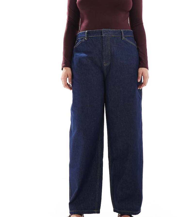 ASOS DESIGN Curve - Schmal geschnittene Jeans in Rinse-Waschung mit abgerundetem Beinschnitt-Marineblau von ASOS Curve
