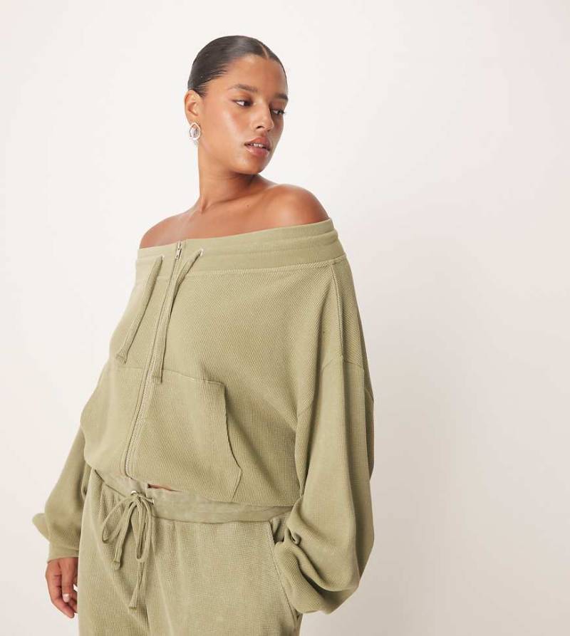 ASOS DESIGN Curve - Schulterfreies Sweatshirt in Khaki mit Waffelstruktur und durchgehendem Reißverschluss-Grün von ASOS Curve