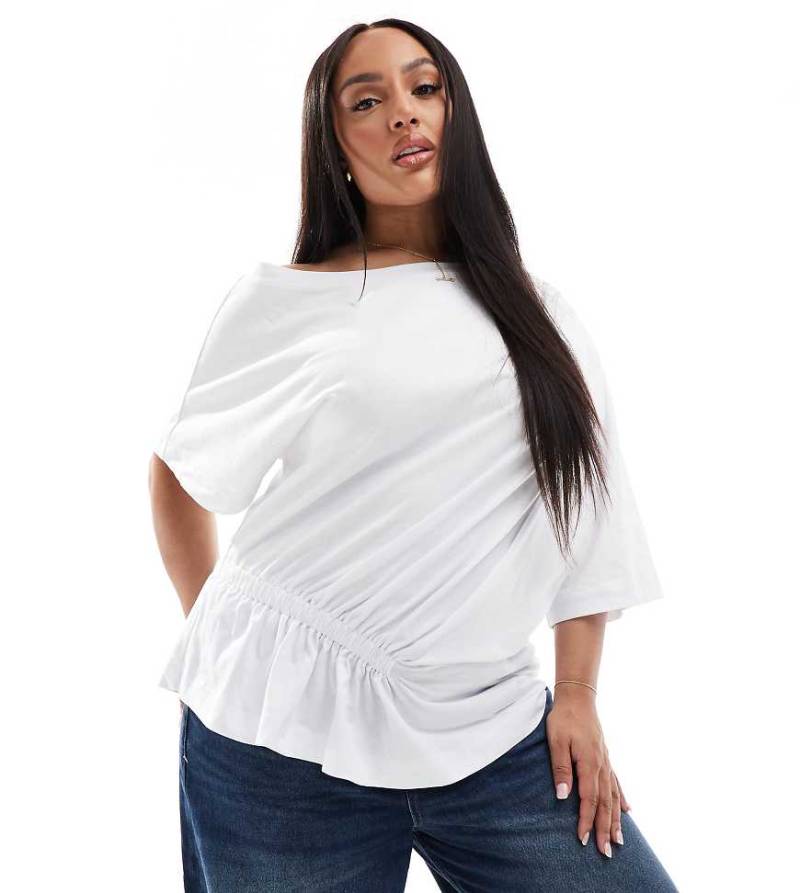 ASOS DESIGN Curve - Schulterfreies T-Shirt in Weiß mit Raffung und Gummiband von ASOS Curve