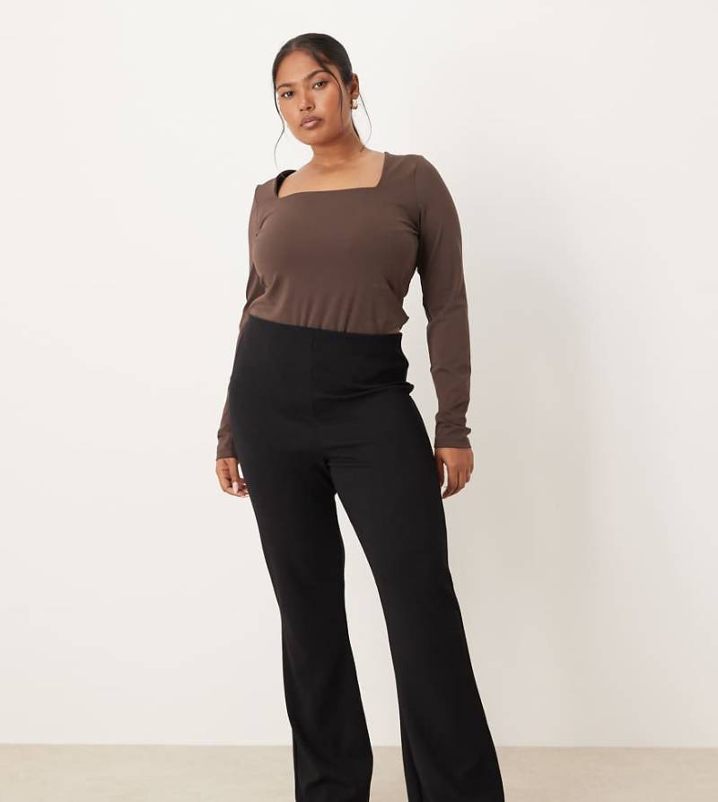 ASOS DESIGN Curve - Schwere, gerippte Schlaghose in Schwarz von ASOS Curve
