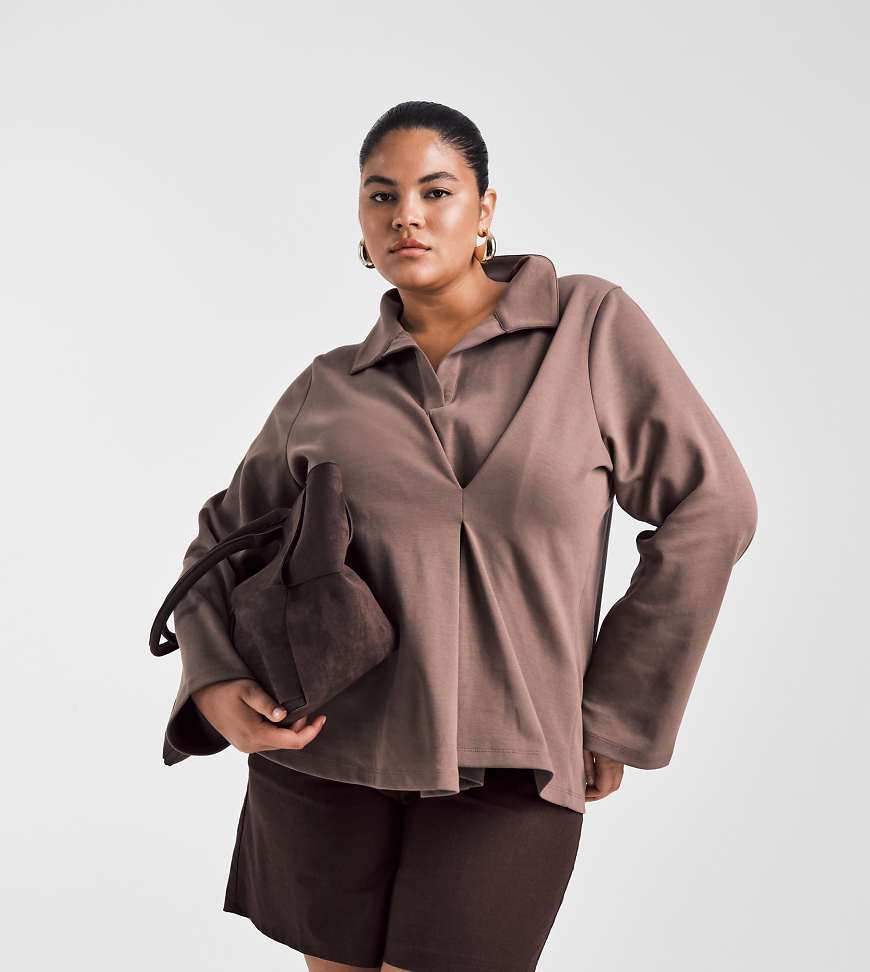 ASOS DESIGN Curve - Schweres Rugby-Oberteil in Schokobraun mit gestecktem Design-Brown ASOS DESIGN Curve - Schweres Rugby-Oberteil in Schokobraun mit gestecktem Design-Brown von ASOS Curve