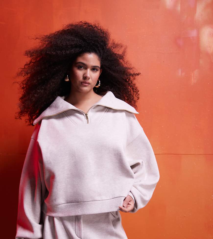 ASOS DESIGN Curve - Schweres Sweatshirt in Hellbeige mit kurzem Reißverschluss, Kombiteil-Neutral ASOS DESIGN Curve - Schweres Sweatshirt in Hellbeige mit kurzem Reißverschluss, Kombiteil-Neutral von ASOS Curve
