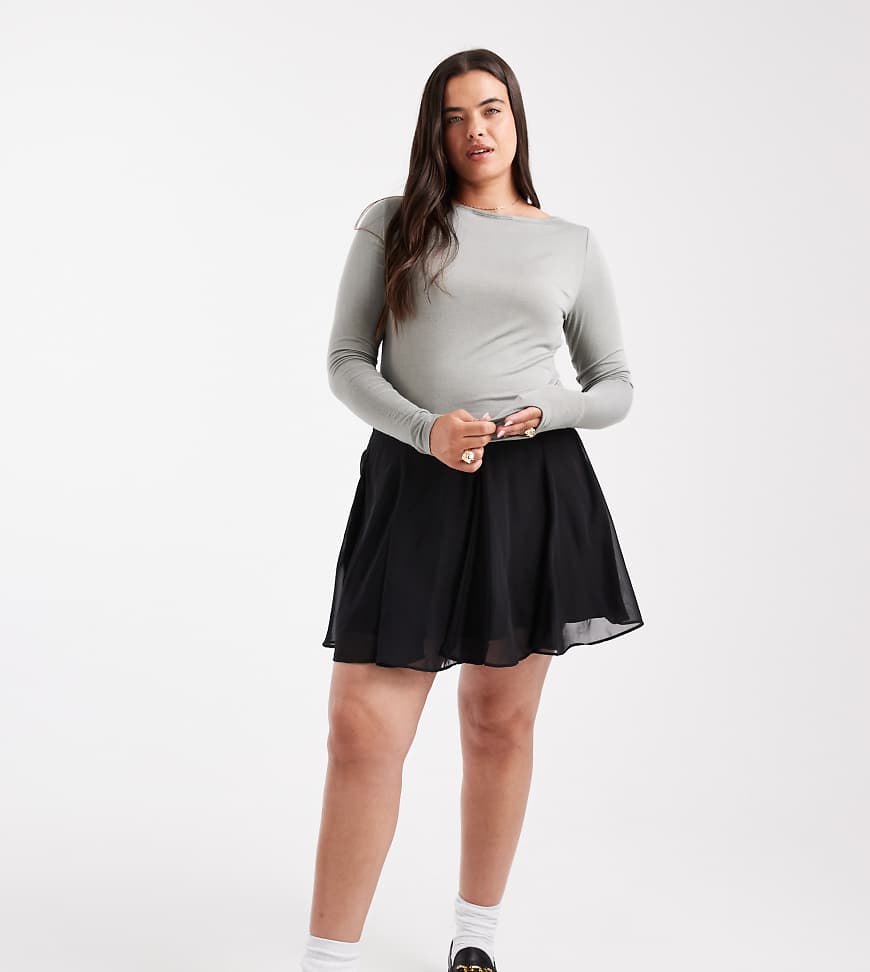 ASOS DESIGN Curve - Schwingender Minirock aus Chiffon in Schwarz von ASOS Curve