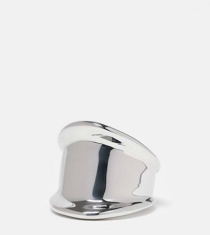ASOS DESIGN Curve - Silberfarbener Ring aus wasserfestem Edelstahl mit abstraktem Design von ASOS Curve