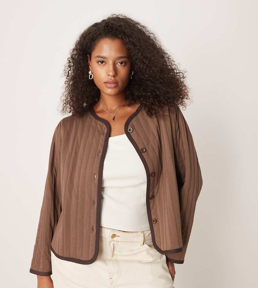 ASOS DESIGN Curve - Steppjacke in Schokobraun mit farblich abgesetzter Paspelierung-Brown von ASOS Curve
