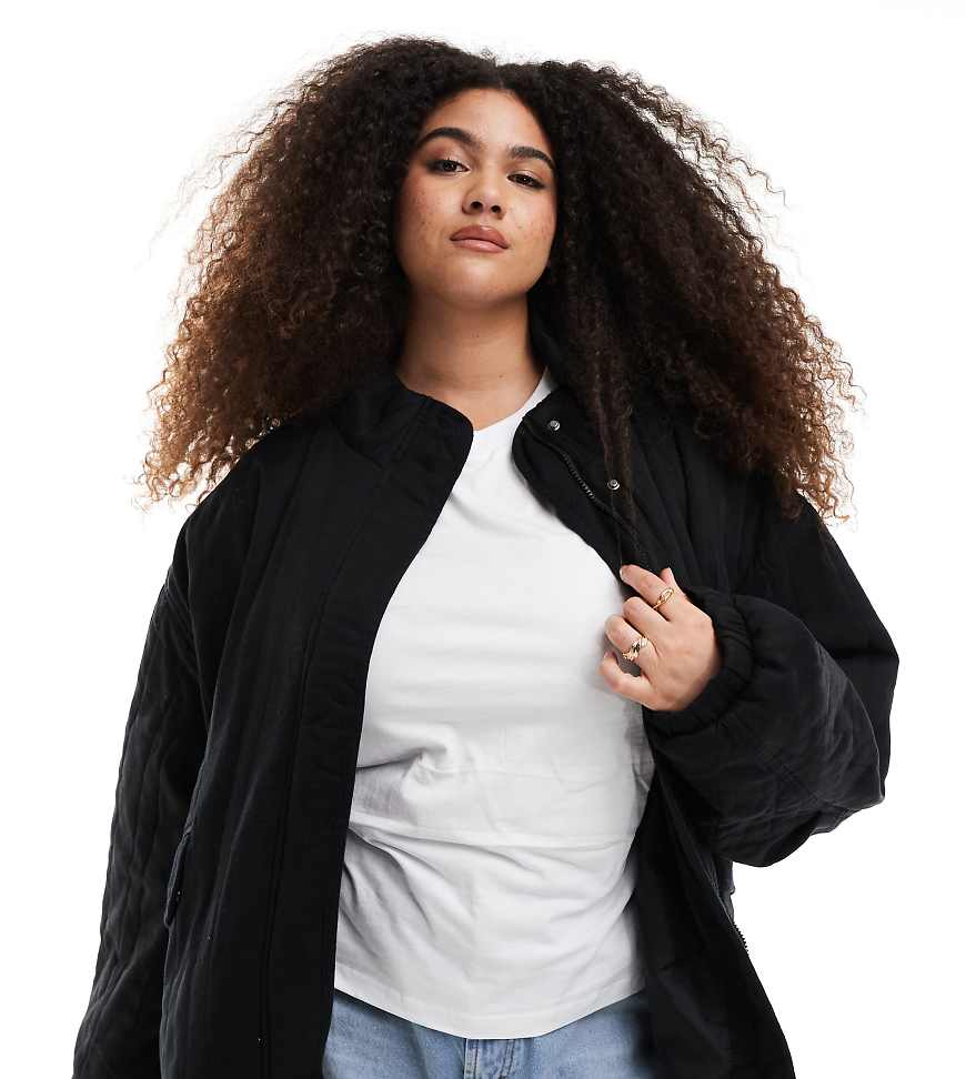 ASOS DESIGN Curve - Steppjacke in Schwarz mit Trichterkragen ASOS DESIGN Curve - Steppjacke in Schwarz mit Trichterkragen von ASOS Curve