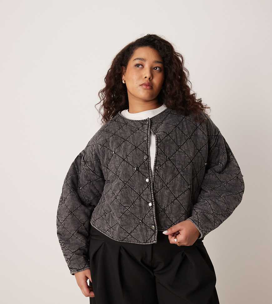 ASOS DESIGN Curve - Steppjacke in gewaschenem Anthrazit mit Verzierung-Grau von ASOS Curve