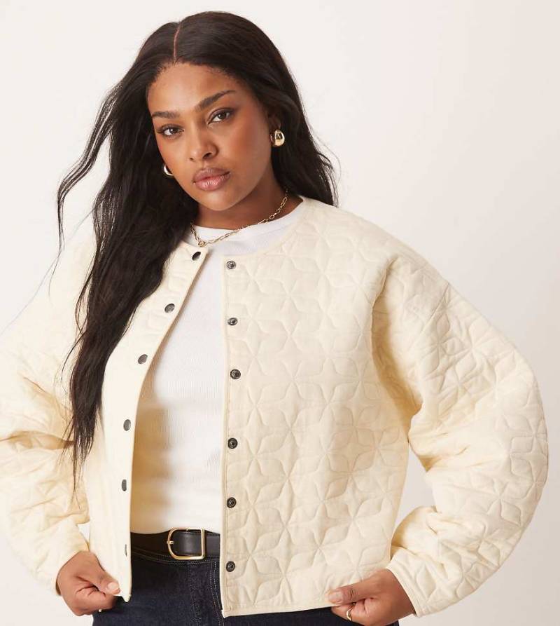 ASOS DESIGN Curve - Steppjacke in verwaschenem Cremeweiß mit Cocoon-Ärmeln von ASOS Curve