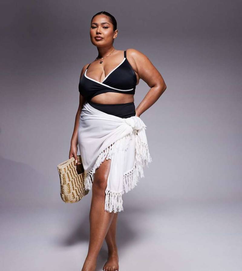 ASOS DESIGN Curve - Strand-Sarong in Weiß mit Fransen von ASOS Curve