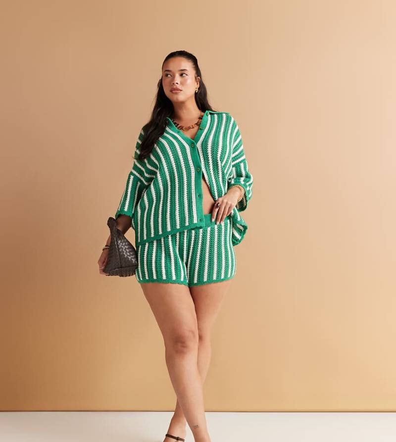 ASOS DESIGN Curve - Strickhemd in gestreiftem Grün mit Muschelkante, Kombiteil von ASOS Curve