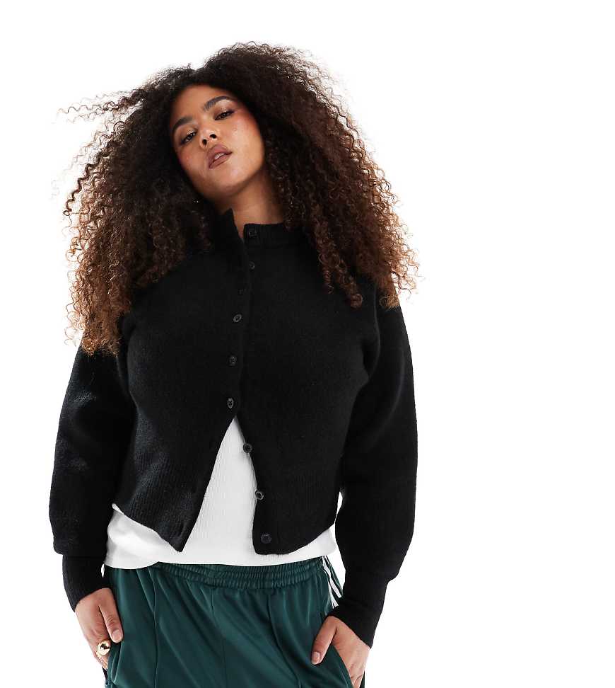 ASOS DESIGN Curve - Strickjacke in Schwarz mit kompakter Struktur und Rundhalsausschnitt von ASOS Curve
