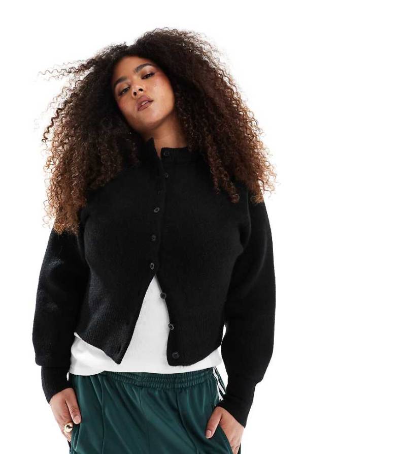 ASOS DESIGN Curve - Strickjacke in Schwarz mit kompakter Struktur und Rundhalsausschnitt von ASOS Curve