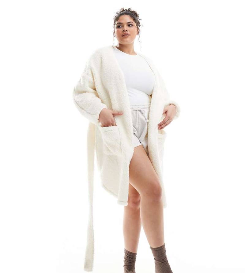 ASOS DESIGN Curve - Strickjacken-Bademantel aus wolkenweichem Fleece in Cremeweiß von ASOS Curve