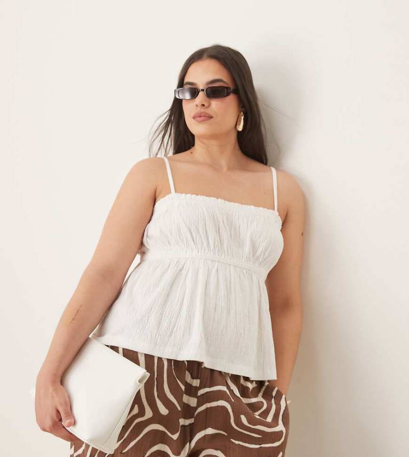 ASOS DESIGN Curve - Strukturiertes Camisole-Oberteil in Weiß mit Knitterstruktur von ASOS Curve