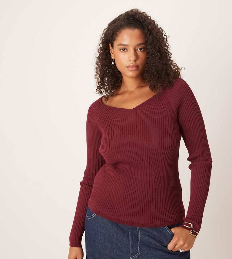 ASOS DESIGN Curve - Oberteil aus Strukturstrick in Burgunderrot mit V-Ausschnitt-Lila von ASOS Curve