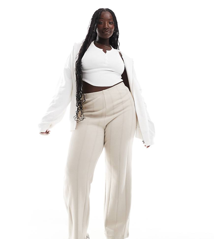 ASOS DESIGN Curve - Superweiche Jogginghose in warmem Cremeweiß mit breiter Rippenstruktur von ASOS Curve