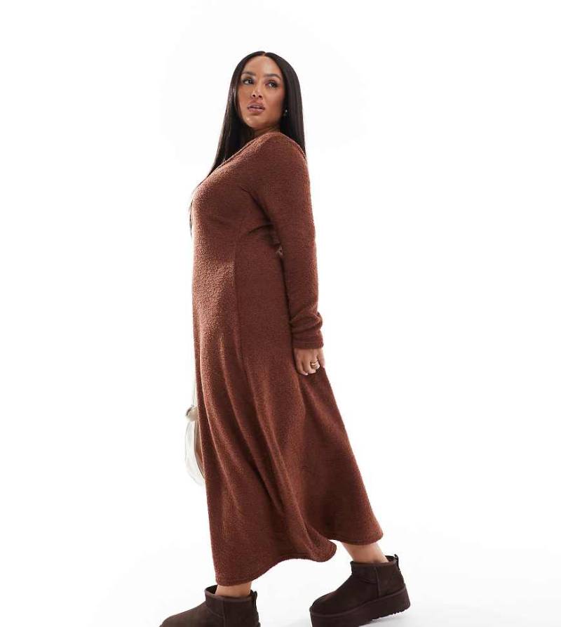 ASOS DESIGN Curve - Superweiches, ausgestelltes Midikleid in Schokobraun mit U-Ausschnitt-Bunt von ASOS Curve