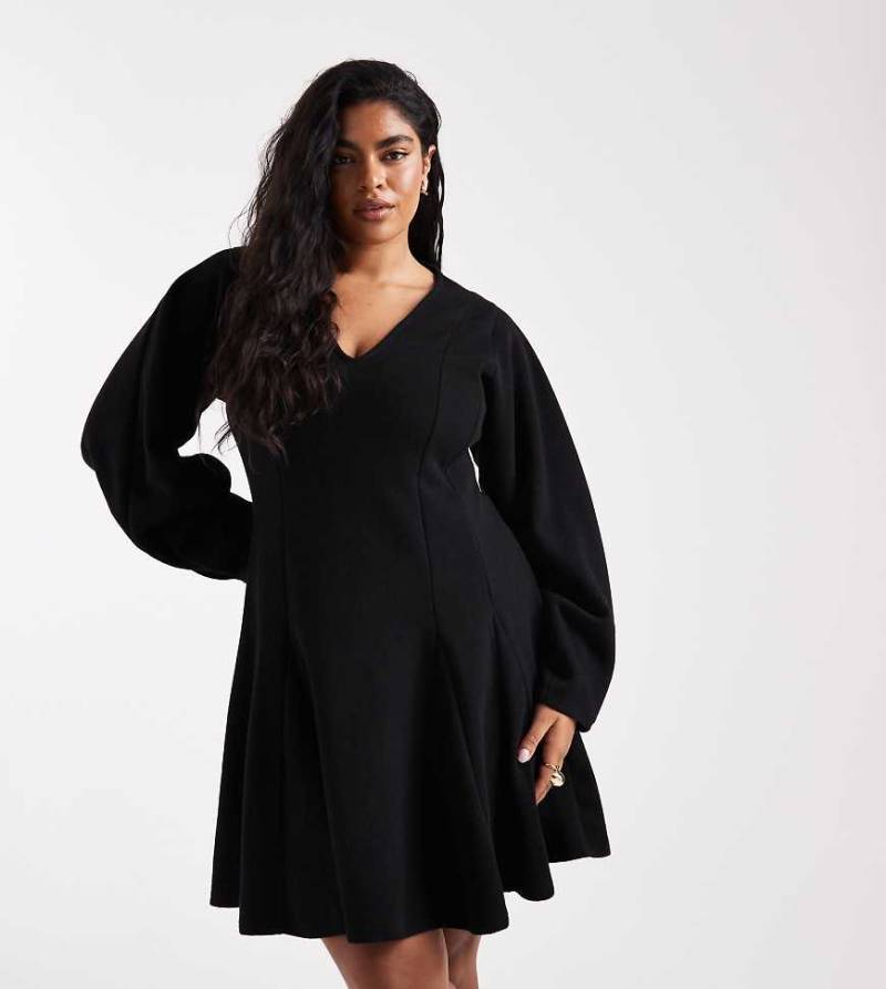 ASOS DESIGN Curve - Superweiches Fit-and-Flare-Minikleid in Schwarz mit V-Ausschnitt und Ziernähten von ASOS Curve