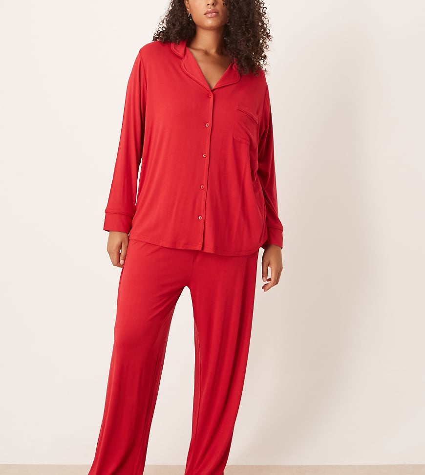 ASOS DESIGN Curve - Superweiches Pyjama-Set in Rot, bestehend aus langärmligem Hemd und Hose von ASOS Curve